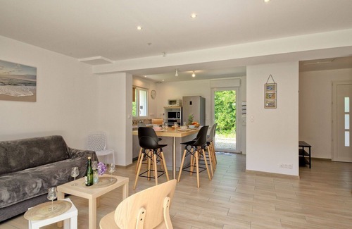 Plougrescant House | Wonderful private villa for 4 guests with TV, terrace and parking