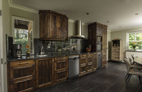 Enschede Villa | Wonderful private villa for 20 people with WIFI, TV and parking