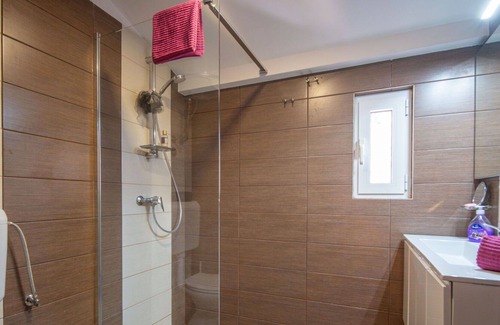 Lic House | Wonderful private villa with private pool, WIFI, hot tub, TV, terrace, pets allowed and parking