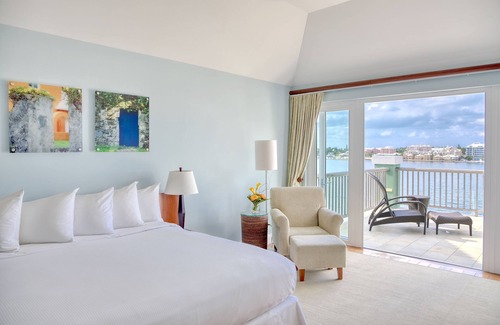 Paget Hotel | Wonderful Stay! Outdoor Pool, FREE Parking, Close to Jobson's Cove Beach!