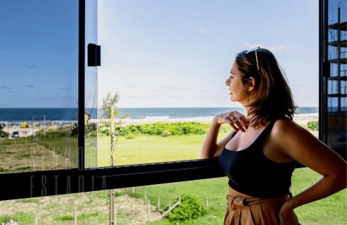 Itapiruba Apartment | Wonderful View: Beachfront Apartment