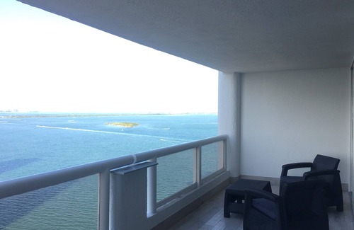 Downtown Miami Condo | Wonderful View of Biscayne Bay! 2/2 1100 sq ft & Parking