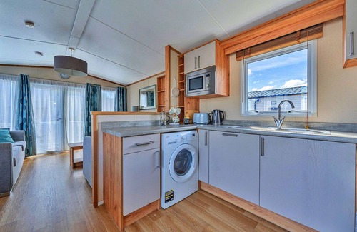 Wimborne House | Wonderful villa for 4 guests with pool, WIFI, pets allowed and parking