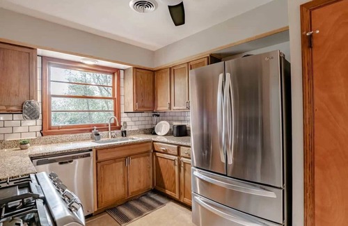 Mobile House | Wonderstruck on Wendover- 20 Mins to Downtown