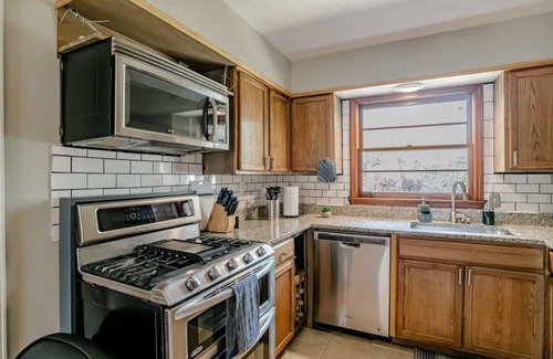 Mobile House | Wonderstruck on Wendover- 20 Mins to Downtown