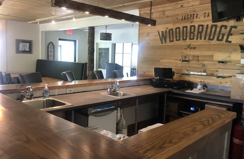 Jasper Hotel | Woodbridge Inn & Tavern