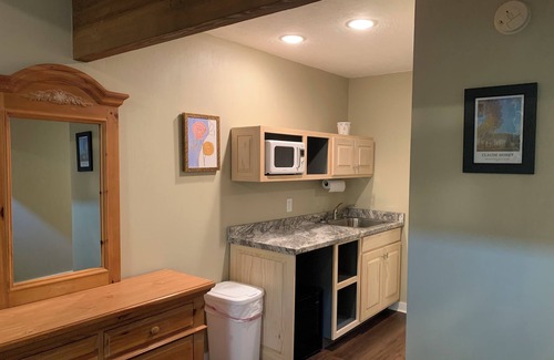 Jasper Hotel | Woodbridge Inn & Tavern