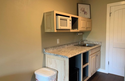 Jasper Hotel | Woodbridge Inn & Tavern