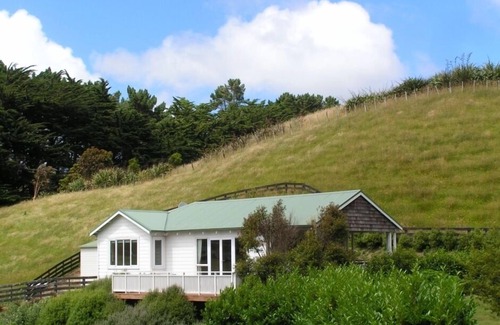 Tawa Cottage | -WOODBURN COTTAGE- Superior self-contained rural - 15 mins from Wellington CBD
