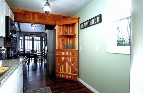 Cub Run Cabin | Wooded "Saltbox Cabin", Our Lake Access: 6 min walk, Kayaks!