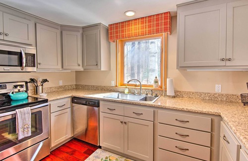 Grantham House | Wooded Waterfront Grantham Home < 10 Mi to Ski!