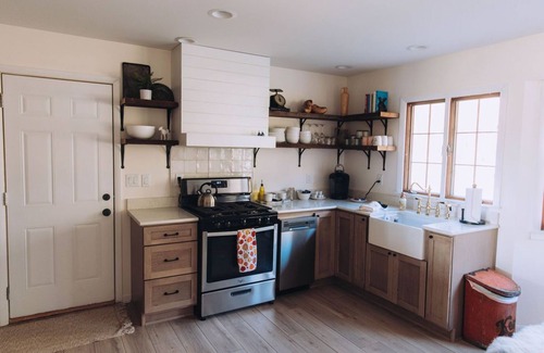 Demotte Cottage | Wooden Shoe Cottage - Quiet & Relaxing Stay