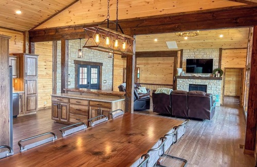 Van Buren Cabin | Woodhaven Hideaway! Beautiful cabin located in Van Buren, view of Current River.