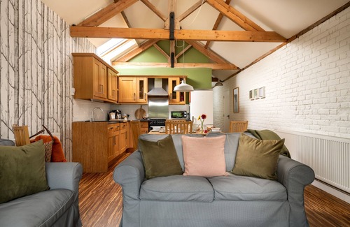 Sculthorpe Cottage | Woodpecker - a cottages sleep 5 that sleeps 5 guests in 3 bedrooms