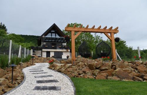 Nagymaros Villa | Woodpecker
