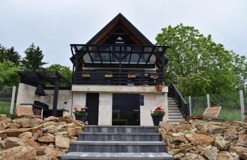 Nagymaros Villa | Woodpecker