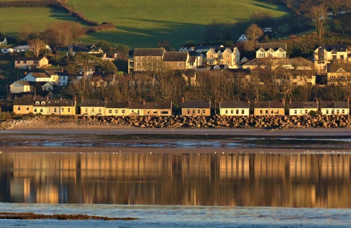 Llanybri Ski Chalet | Woodpecker Lodge