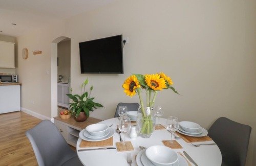 Colchester Cottage | WOODPECKERS, pet friendly, with pool in Alresford, Colchester