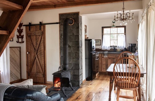 Greenbrier Cabin | Woodsy Cabin Guest House with Spa and Pickleball Court.