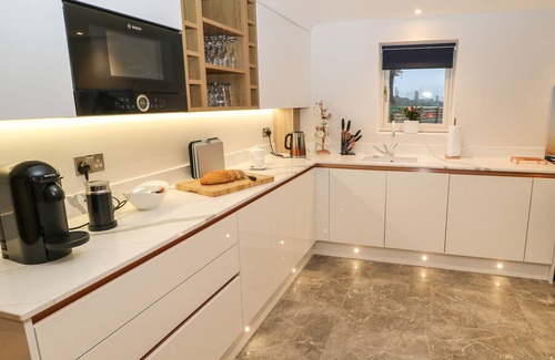 Honley House | WOODVIEW FARM, pet friendly, with open fire in Brockholes