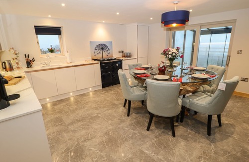 Honley House | WOODVIEW FARM, pet friendly, with open fire in Brockholes