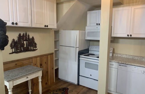 Benton Cabin | Woodwose Cabin - Adventures Now