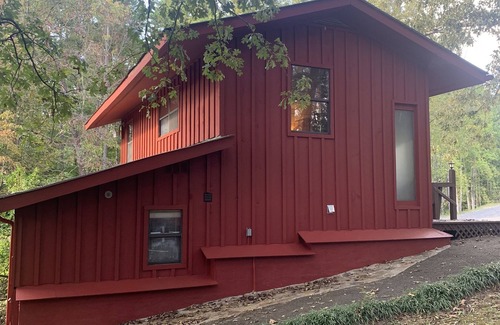 Benton Cabin | Woodwose Cabin - Adventures Now