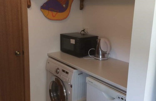 Dalrymple House | Wool Bay Retreat ~ Pet Friendly, Off Peak Special!