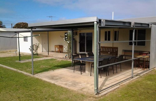 Dalrymple House | Wool Bay Retreat ~ Pet Friendly, Off Peak Special!