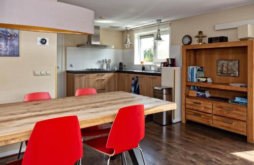 Earnewald House | Woonboot Sweltsje
