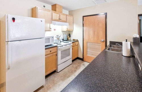 Ontario Apartment | Work Relax Repeat in a Bright and Spacious Stay