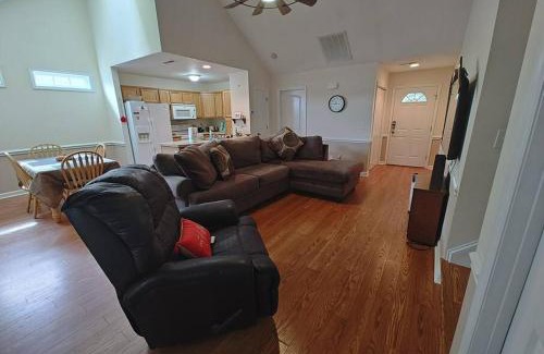 New Bern House | Workers Love It Here! 3 Bedroom House with screened in porch