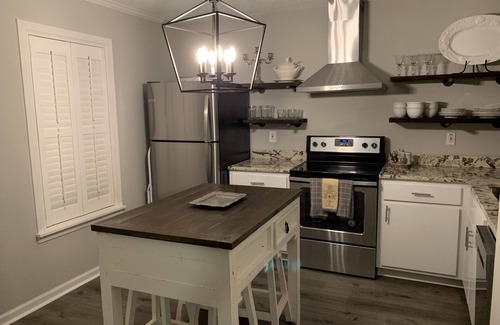 Carrollton Condo | Wow! 3BR Stylish Retreat Steps from UWG, Tanner & Southwire/Close to Atlanta