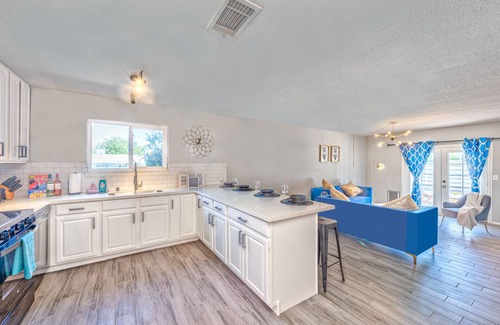 Richfield Villa | WoW! Amazing Villa 3 min from the strip large pool fully remodeled and sparkling