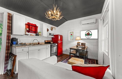 Blue Eye Cabin | Wow! Creekside Studio with Scenic Porch Views