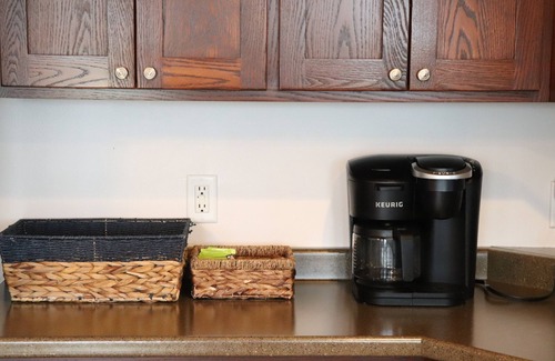 Dundee Cottage | Wrap Around Decks w/Beautiful View & Hot Tub