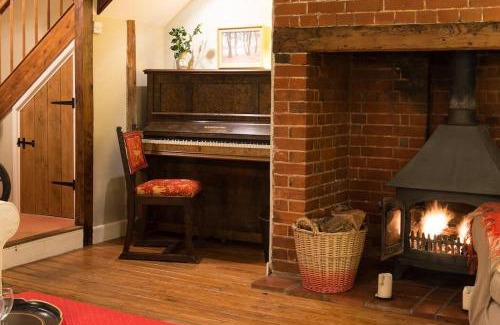 Wickham Market House | Wren Cottage, a very cosy historic Coastal Cottage in a pretty little village