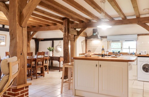 Etchinghill Cottage | WREN COTTAGE AT BOYKE MANOR, family friendly in Lyminge