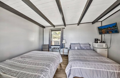 Walker Hotel | WWM 5 · 5 Swim, fish, hike+ the Eastern Sierras WWM 5