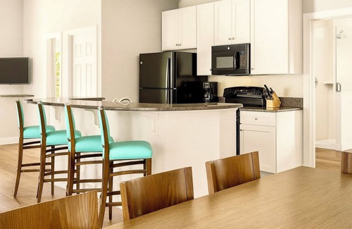 Ocean Drive Cottage | Wyndham at The Cottages - 3BR Suite - Sleeps 10 - Resort Pools, & Beach Access