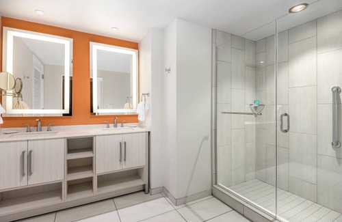 Clearwater Beach Resort | Wyndham Clearwater Oceanfront Condo, onsite Spa, across from the Beach