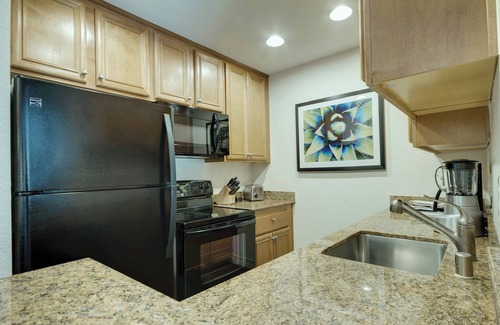 Las Vegas Condo | Wyndham Desert Rose Resort | 1BR King Suite