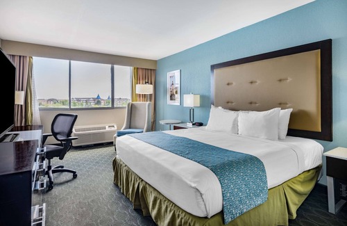 Downtown Kenosha Hotel | Wyndham Garden Kenosha Harborside