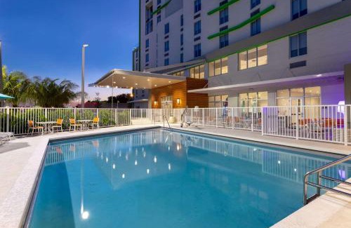 Miami Springs Hotel | Wyndham Garden Miami International Airport