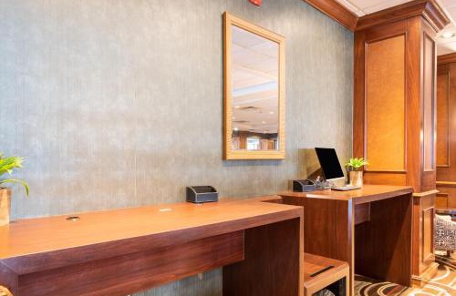 West Omaha Hotel | Wyndham Omaha Hotel - West Dodge