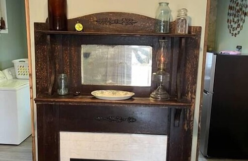 Mariah Hill House | X Marks the Spot(Orange)1.5 miles fromHolidayWorld