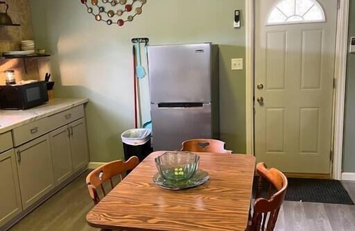 Mariah Hill House | X Marks the Spot(Orange)1.5 miles fromHolidayWorld