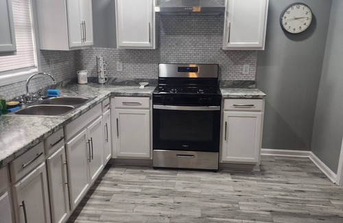 Hollandale House | X Marks the Spotn3 Bedrooms, 4 Beds, 1 bathroom House. Newly remodeled.