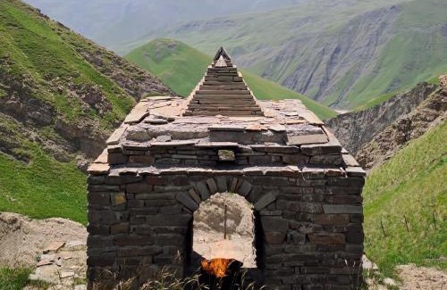 Azerbaijan House | Xinaliq Khinalig İzzet's Riverside Home Stay