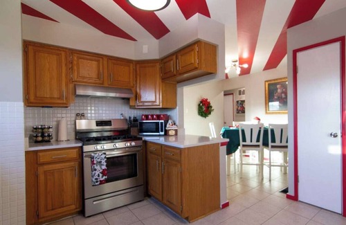 Tower Grove South House | XMAS 365 - KING BED - Family Friendly